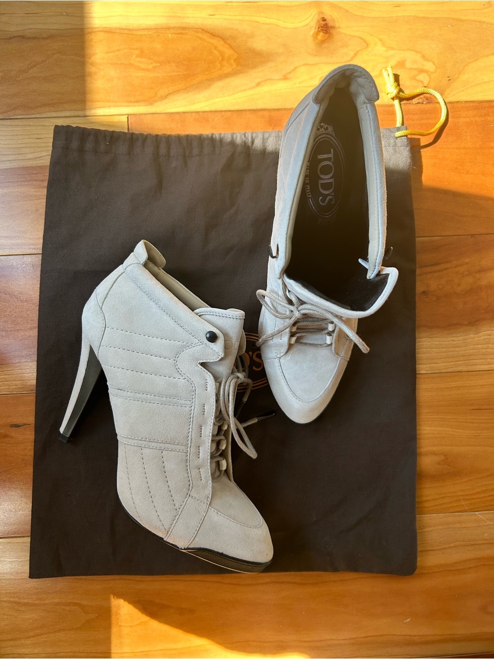Tod’s Leather Lace-Up Ankle Boots - Picture 2 of 16